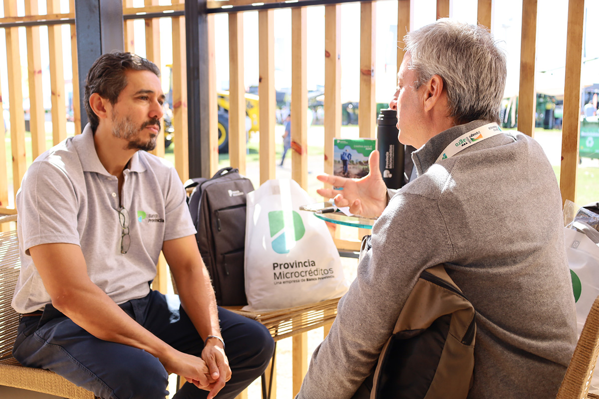 Provincia Microcréditos en el stand de Banco Provincia de Expoagro